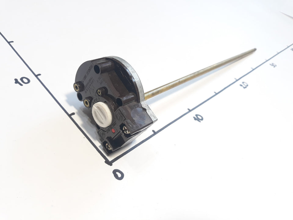 Thermostat for a boiler 16A with European components protection (Italy)